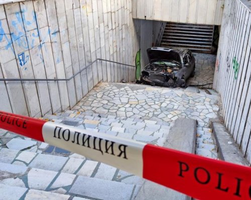 17-годишно момиче катастрофира, падна с колата на баща си в подлез