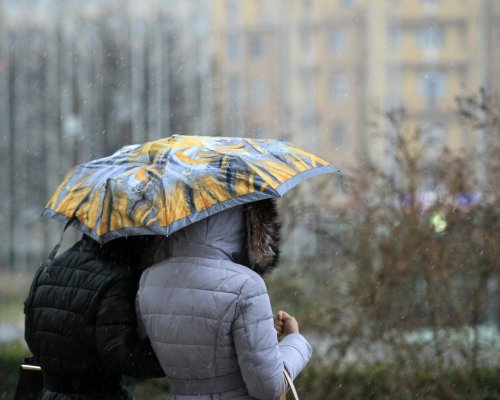 В сезона на лошото време каква е историята на чадъра и поверията за него и дъжда