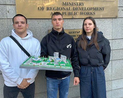 Ученици от Благоевград впечатлиха министри с проект за жилищно застрояване