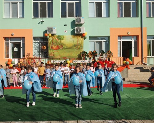 Детски Есенен мюзикхол в Сандански