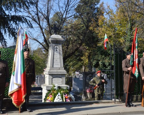 С панихида, военен ритуал, полагане на венци и цветя в Благоевград беше почетена паметта на 581 офицери и войници