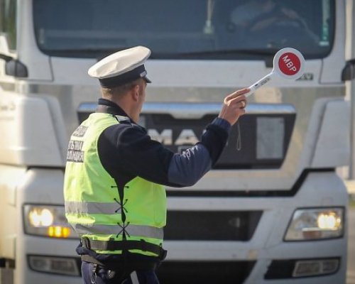 Закопчаха пиян шофьор на камион превозващ 12 тона стъкла на АМ Струма
