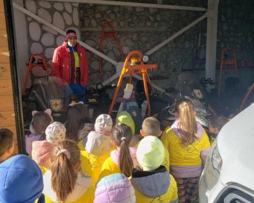 Малчугани от Банско посетиха Планинската спасителна служба и научиха за безопасността в планината