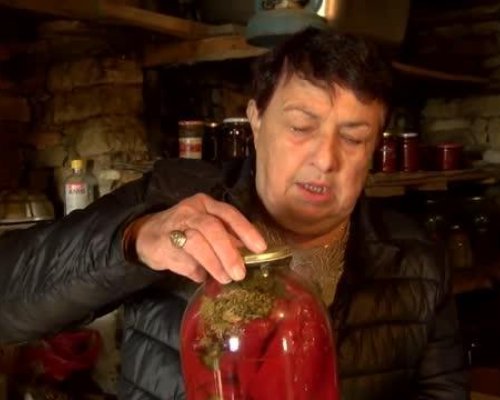 Българите не се отказват да приготвят зимнината си сами: По-хубаво няма