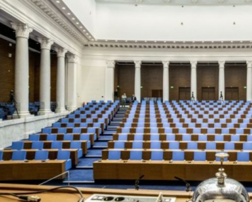 На фона на протестите: Новите депутати положиха клетва