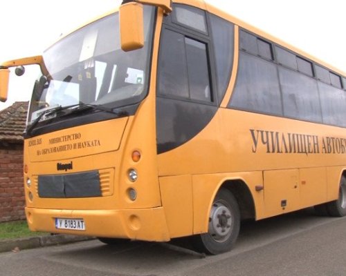 Румънски тир блъсна ученически автобус край Свищов, има пострадали деца