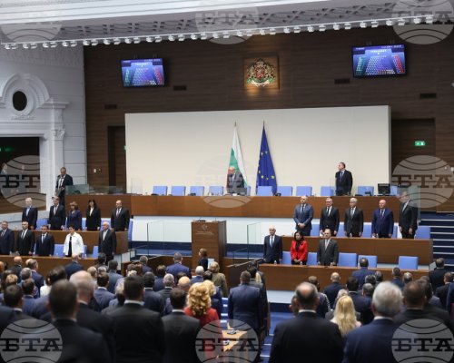 Депутатите от 51-вото Народно събрание положиха клетва под блокада от протести, не успяха да изберат председател на парламента