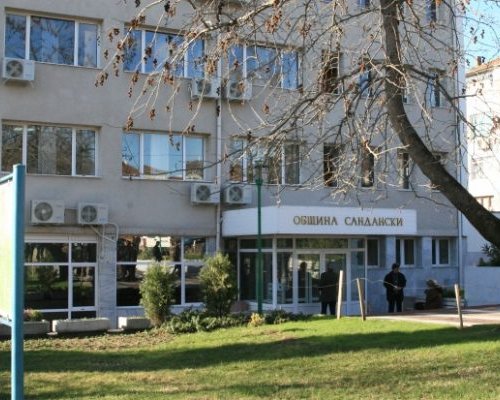 Скандал на сесия в Сандански заради намерението на инвеститор от Микрево да строи в държавен горски фонд