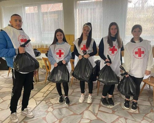 Доброволци зарадваха ученици в неравностойно положение в община Якоруда