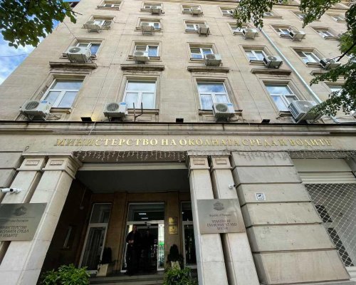 Със забрана за кучешка охрана МОСВ защити птиците в зона  Кресна  от ФЕЦ-а на братовчеда на застреляните босове на ВИС Йордан Илиев