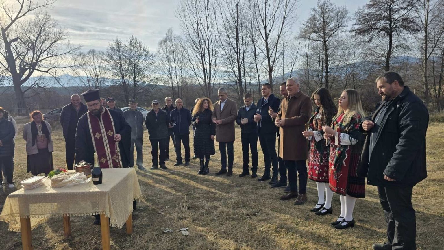 Кметът Герчев направи първа копка на спортна площадка в Долно Драглище