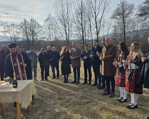 Кметът Герчев направи първа копка на спортна площадка в Долно Драглище