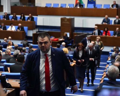 Пеевски: Битката в пленарната зала е за служебен премиер, да го решават и да отиваме на избори