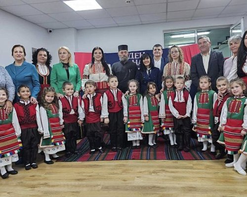 В знак на благодарност: Малчугани от детската градина в с. Микрево зарадваха кмета Емил Илиев с тържество
