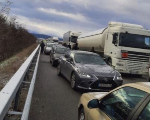 Човек загина при катастрофа между автомобил и камион на Струма