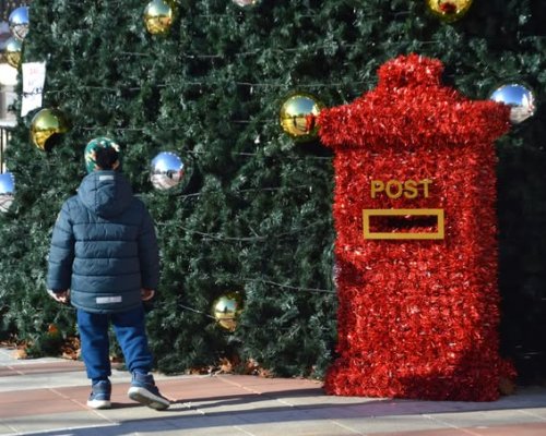 Kутия за споделяне на желания с Дядо Коледа е поставена в центъра на Благоевград