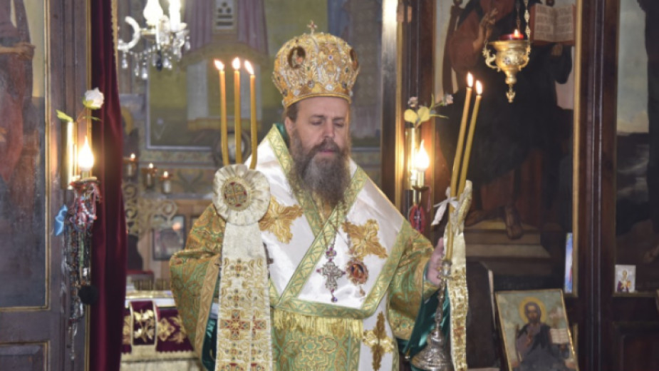 Владиката благослови вярващи в Симитли Владиката благослови вярващи в Симитли