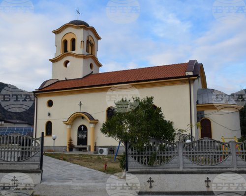 Храм Свети Иван Рилски в Кресна чества своя втори храмов празник