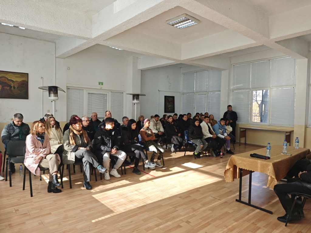 Засегнатите от горските пожари райони в Югозападна България се възстановяват Засегнатите от горските пожари райони в Югозападна България се възстановяват