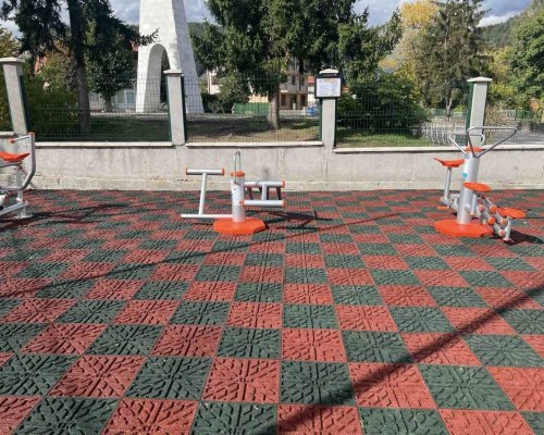 Нова и модерна фитнес площадка в Белица