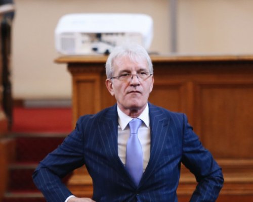 Буря от недоволство срещу обкръжението на Доган. Депесари зоват Аталай и Ибрямов да си ходят
