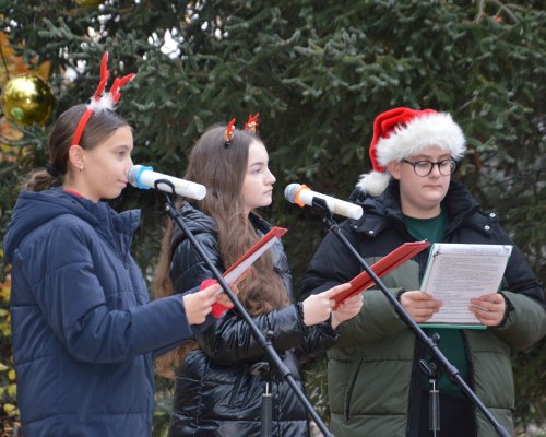Талантливи и креативни деца твориха в Коледното градче в Благоевград