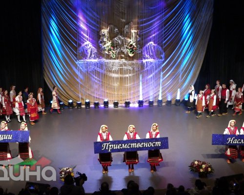 Фолклорът е мощ, фолклорът обединява, фолклорът е Родината...
