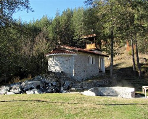 Извор на Света Варвара лекува в разложкото село Елешница
