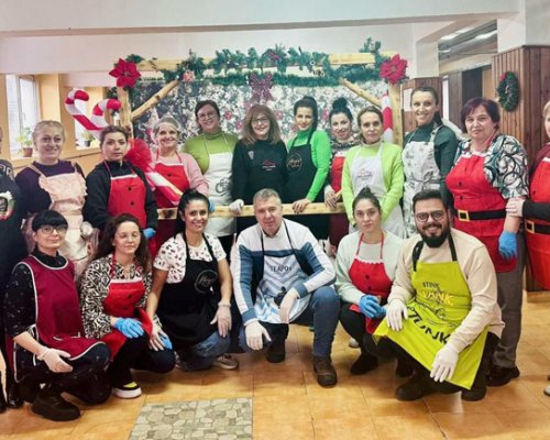 Ученици правиха шоколадови бонбони за базар в Разлог