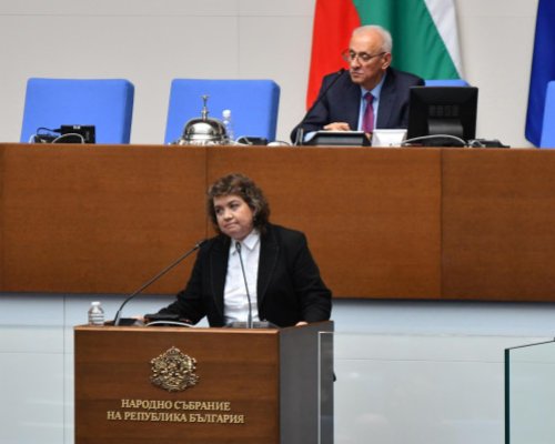 Доживяхме: Наталия Киселова бе избрана за председател на парламента