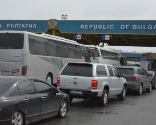 Интензивен е трафикът за товарни автомобили на някои гранични пунктове с Румъния и Турция