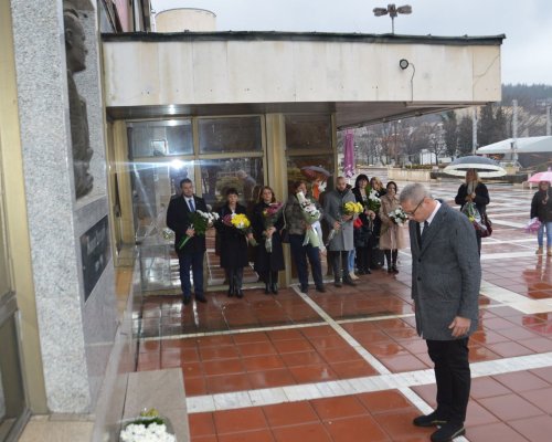 Благоевград се поклони пред Никола Вапцаров