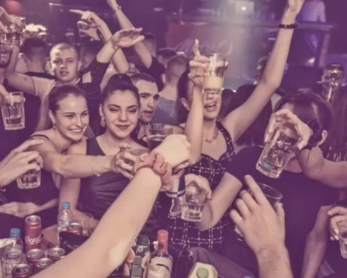 В навечерието на 8 декември: Между 500 и 750 лева на студент за хотел и дискотека в Банско