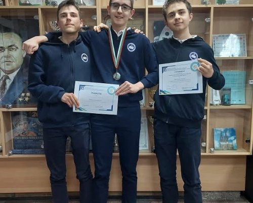 Браво: Ученици от Математическата гимназия в Благоевград с призови места на Есенното национално състезание по физика