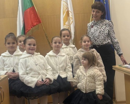 Малки балерини поканиха ОбС предсдеателя А. Богданова на вълшебно пътешествие в света на танца
