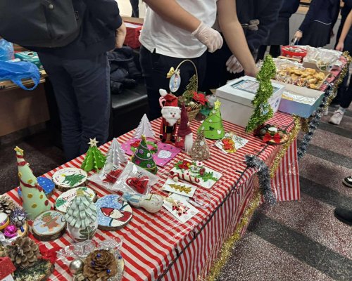 ПМГ Акад. Сергей Корольов в Благоевград откри своя благотворителен коледен базар