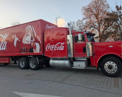 Коледният камион на Coca-Cola пристигна в Благоевград пред магазин Kaufland