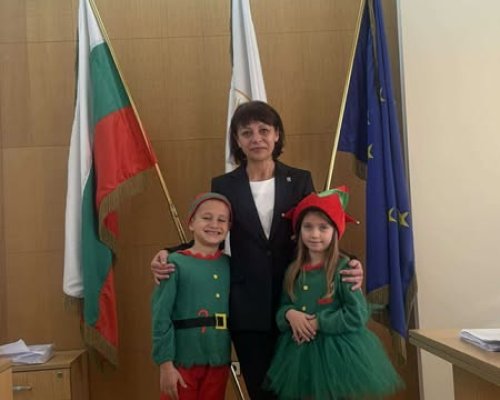 Коледни елфи посетиха председателя на ОБС-Благоевград
