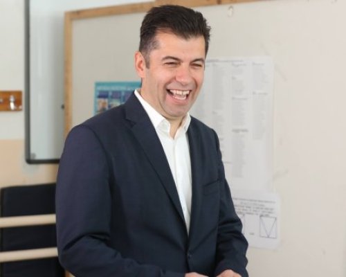 Кирил Петков се тества за наркотици, за да съди Пеевски и Добрев