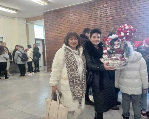 Под мотото  Топлина за Коледа  премина ежегодният благотворителен базар в ЮЗУ  Неофит Рилски