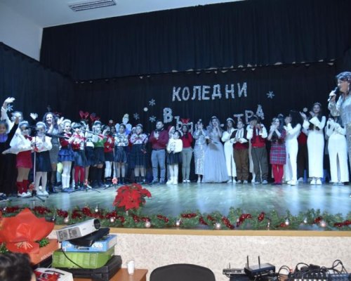 Ученици от Симитли представиха коледен концерт