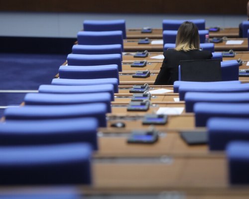 Сарафов поиска имунитетите на шестима депутати
