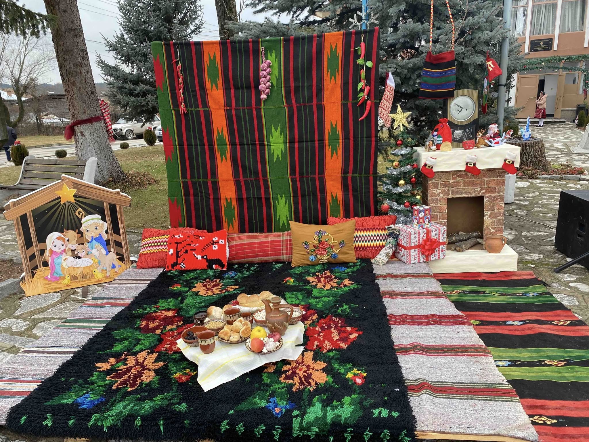 Светлинно шоу омагьса с красотата си Елешница, в Долно Драглище и Годлево пресъздадоха радостта на Светлото Рождество