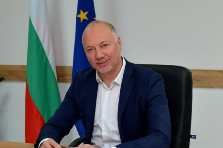 Росен Желязков застава начело на  правната комисия, Асен Василев - бюджетна