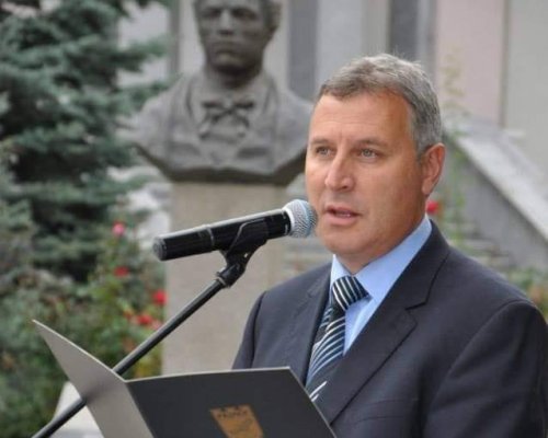 Кметът Красимир Герчев: Посрещнете с усмивка и с гордост първия ден на 2025 година-в магията на Старчевата, с духа на българските традиции, хиляди участници в традиционни носии, огромно хоро