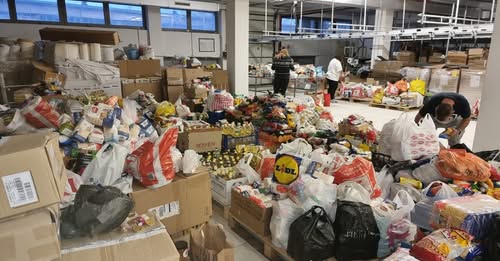 Над 550 семейства получиха пакети с хранителни продукти в благотворителна кампания в Петрич Над 550 семейства получиха пакети с хранителни продукти в благотворителна кампания в Петрич