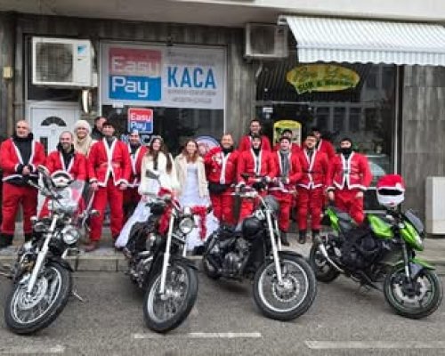 Празнично шествие на мотористи в костюми на Дядо Коледа зарадва петричани