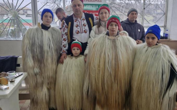 Коледари орисаха за здраве местните в с. Българчево