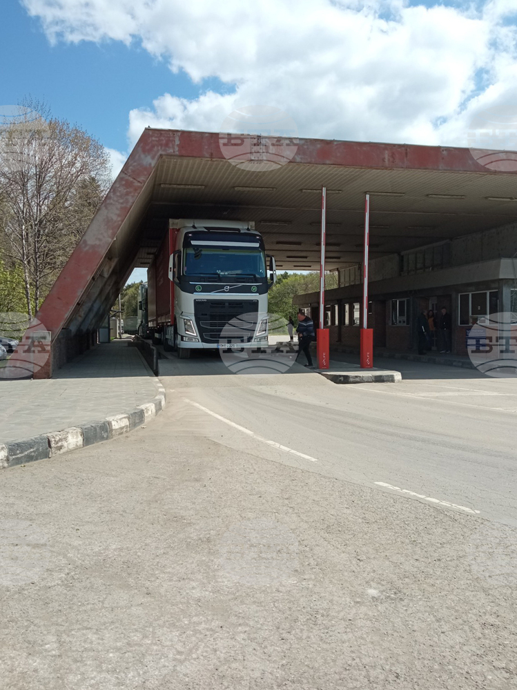 Интензивен е трафикът на ГКПП Кардам на изход за товарни автомобили, съобщиха от Гранична полиция Интензивен е трафикът на ГКПП Кардам на изход за товарни автомобили, съобщиха от Гранична полиция