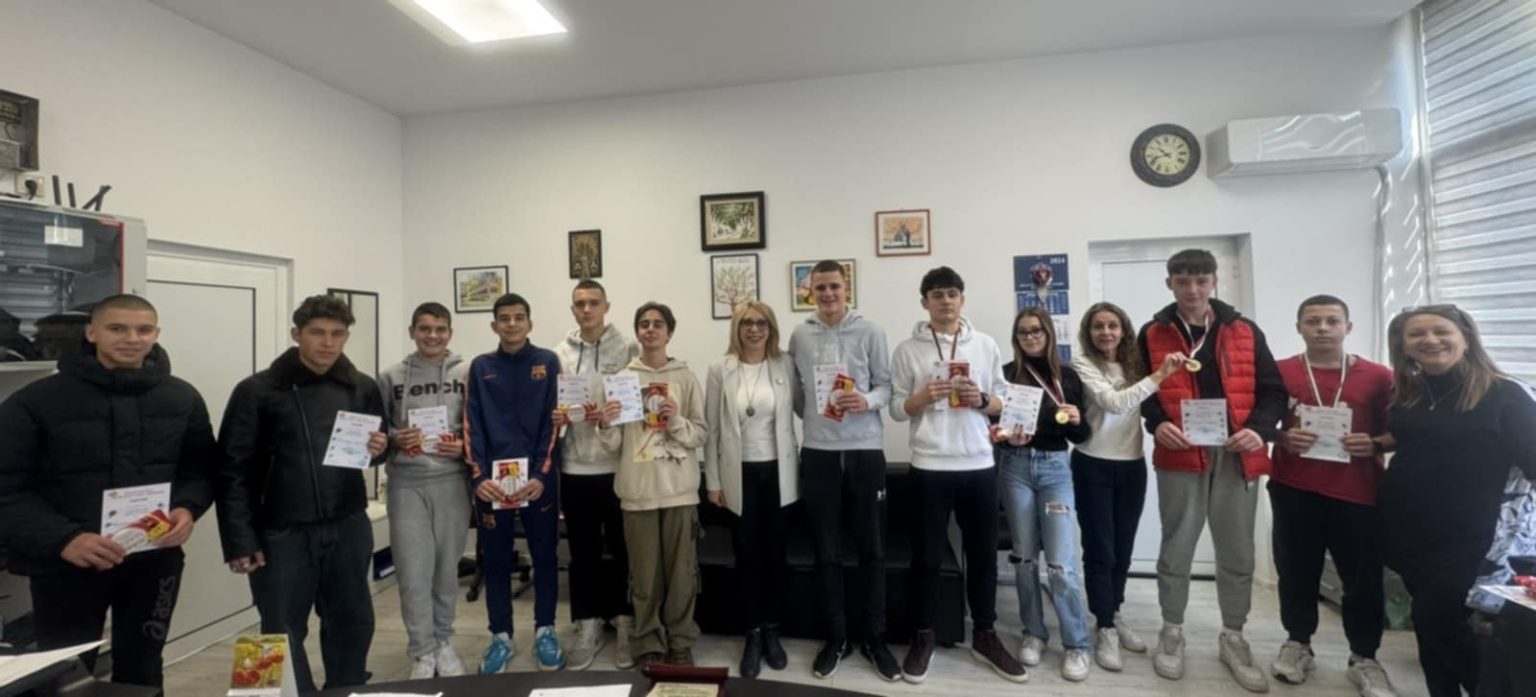 Ежегоден Коледен турнир по тенис на маса в гимназията в Разлог Ежегоден Коледен турнир по тенис на маса в гимназията в Разлог